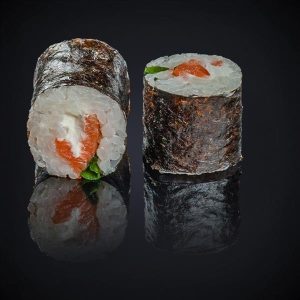 Ролл с копчёным лососем